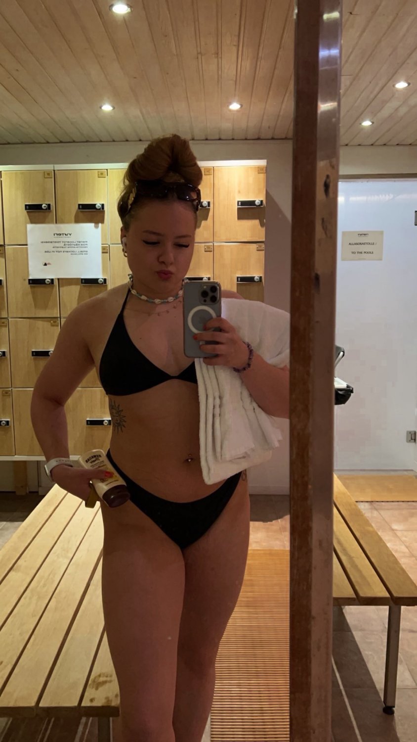 Erstaunliche finnische Fitnessstudio-Hündin Viivi 15