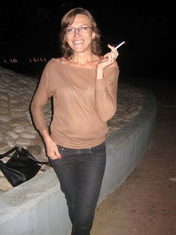 Açık renk saçlı olgun, itaatkâr bir sperm sikicidir 9