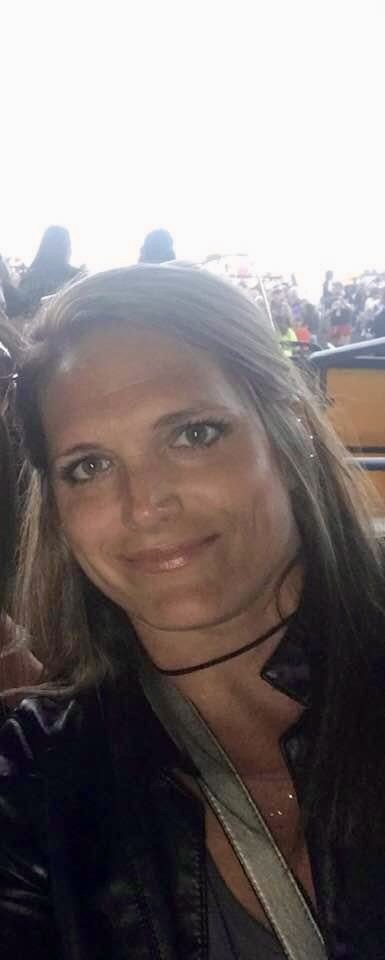 Drunk Wife Gets Wild at the Club While Hubby’s Away 17