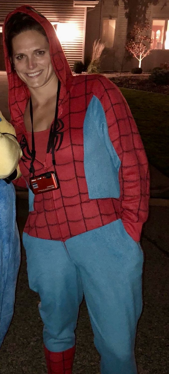 Drunk Wife Gets Wild at the Club While Hubby’s Away 19