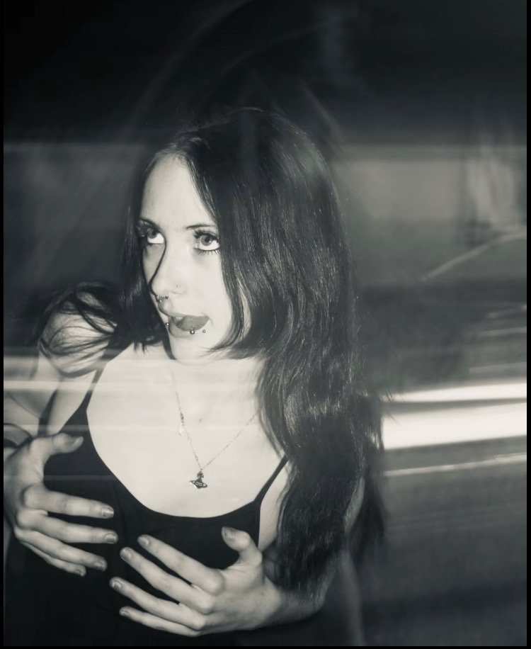 Slutty Starlet Wanted to Be Everyone's Secret 3