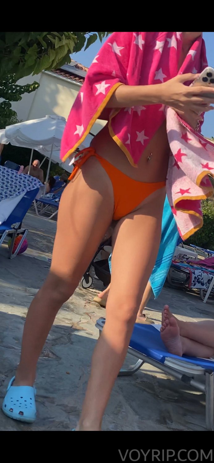 Beachside Flirt Shows Off That Bikini Body 9