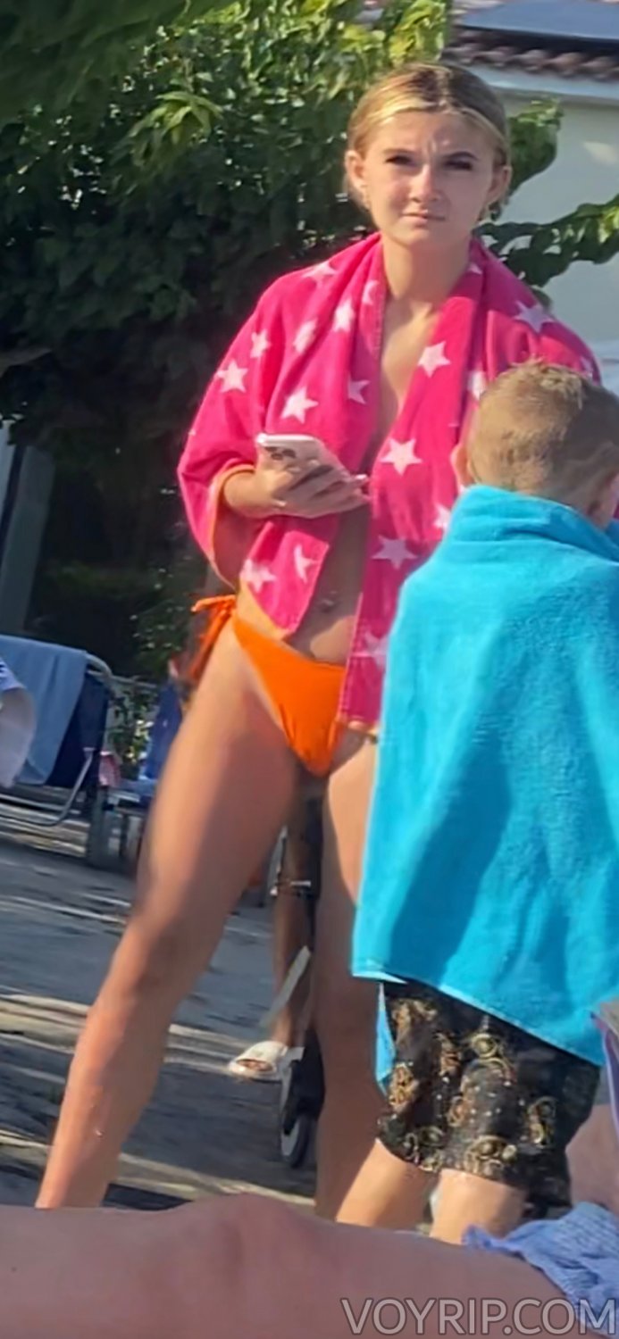 Beachside Flirt Shows Off That Bikini Body 22