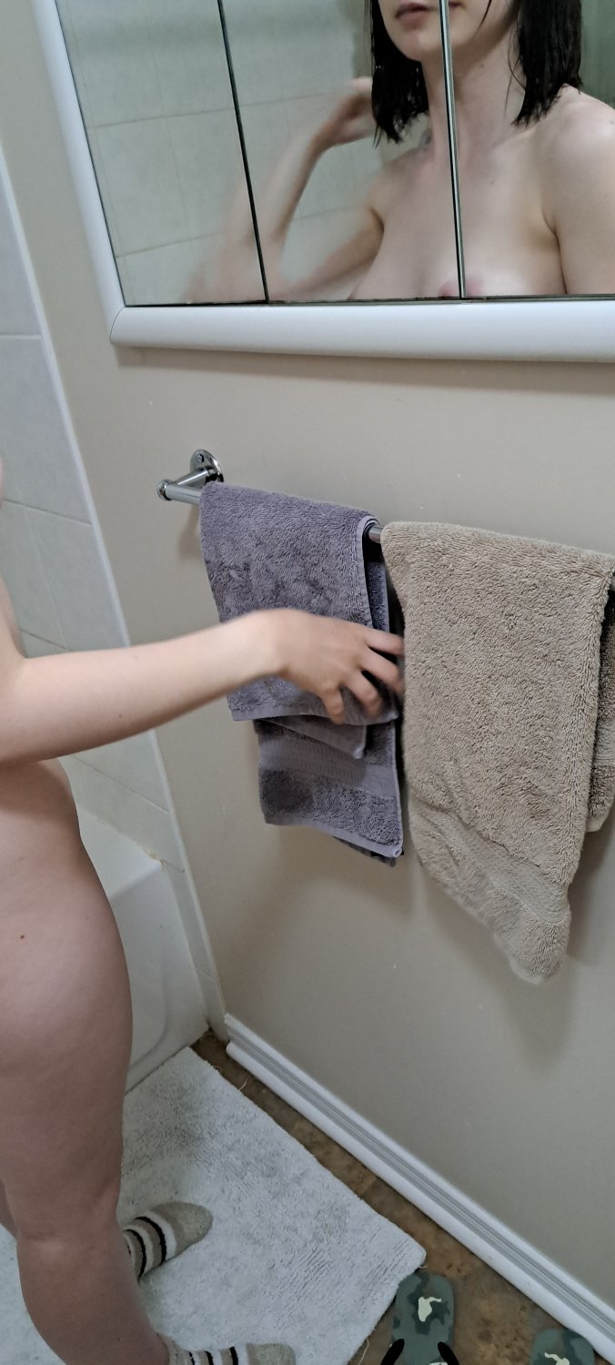 Jemandes Schauspielerin riskiert. Lust, auch deine Liebste zu verwetten? DM me 47
