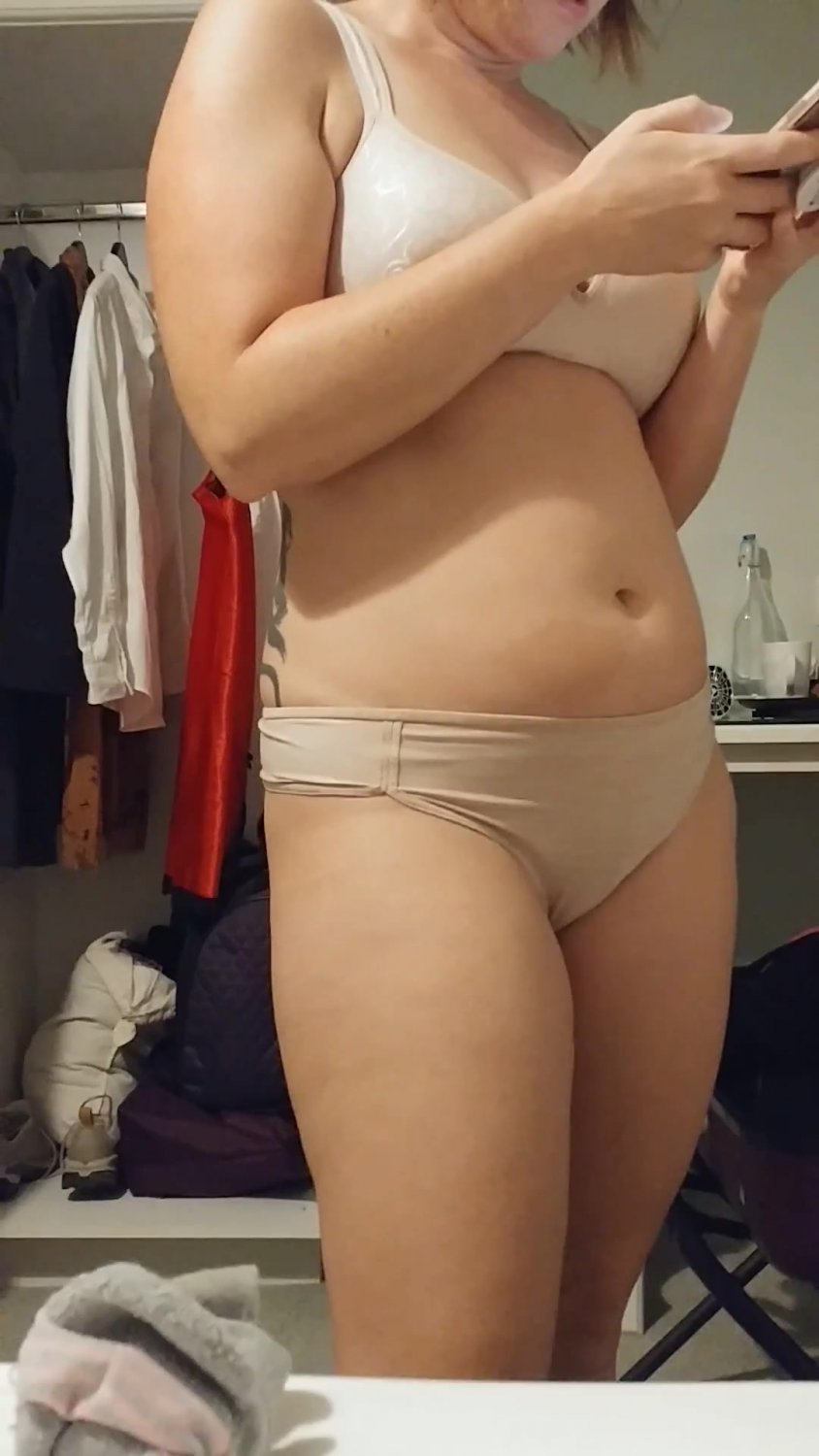 Clueless Newbie Exposed on Cam with Her Pussy Wide Open 1
