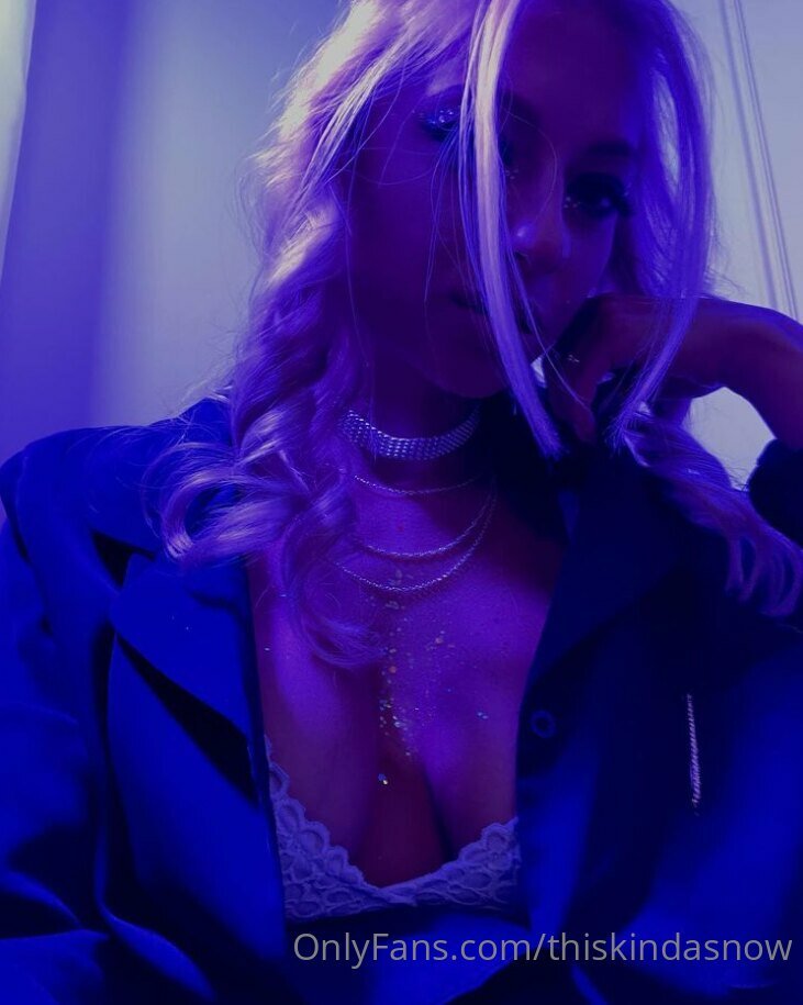 Tattooed Blonde MILF Knows How to Handle Your Desires 4