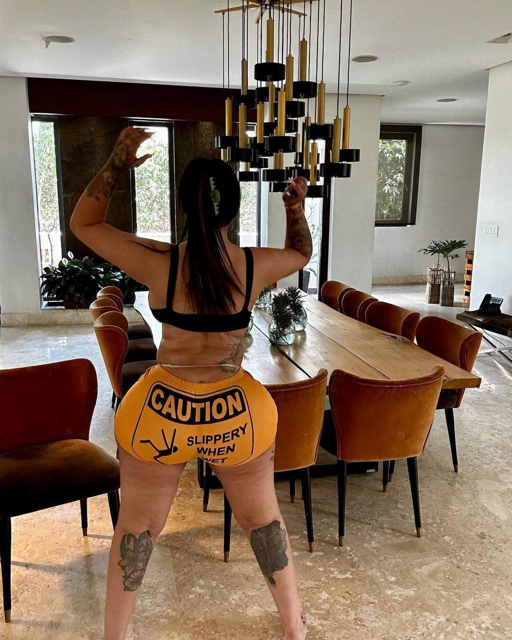 Thick Booty Shakes Like It’s Got a Mind of Its Own 10