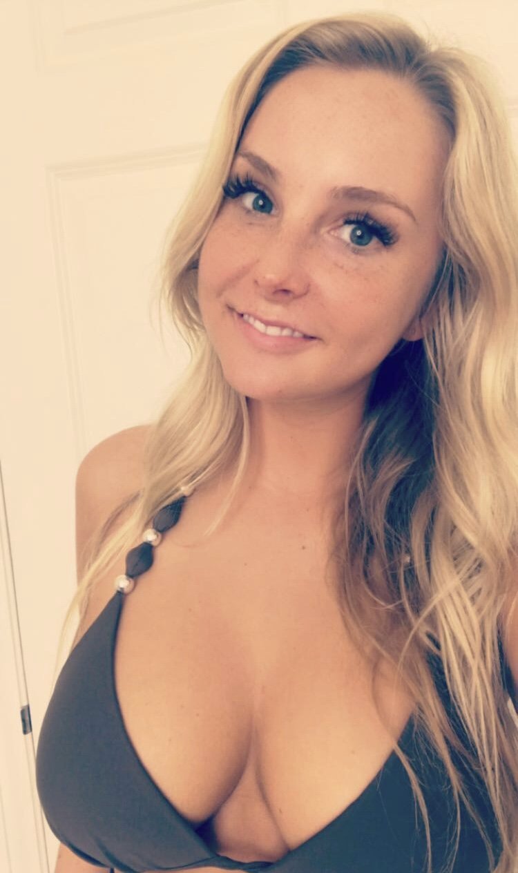 Brooke, prostituta de cabelo louro 1