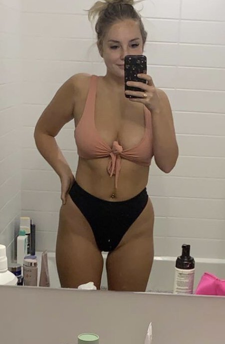 Brooke, prostituta de cabelo louro 3