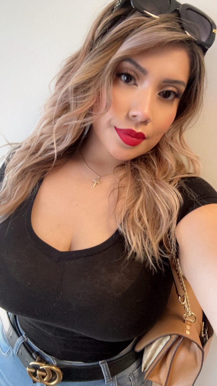 Latina große Titten 3