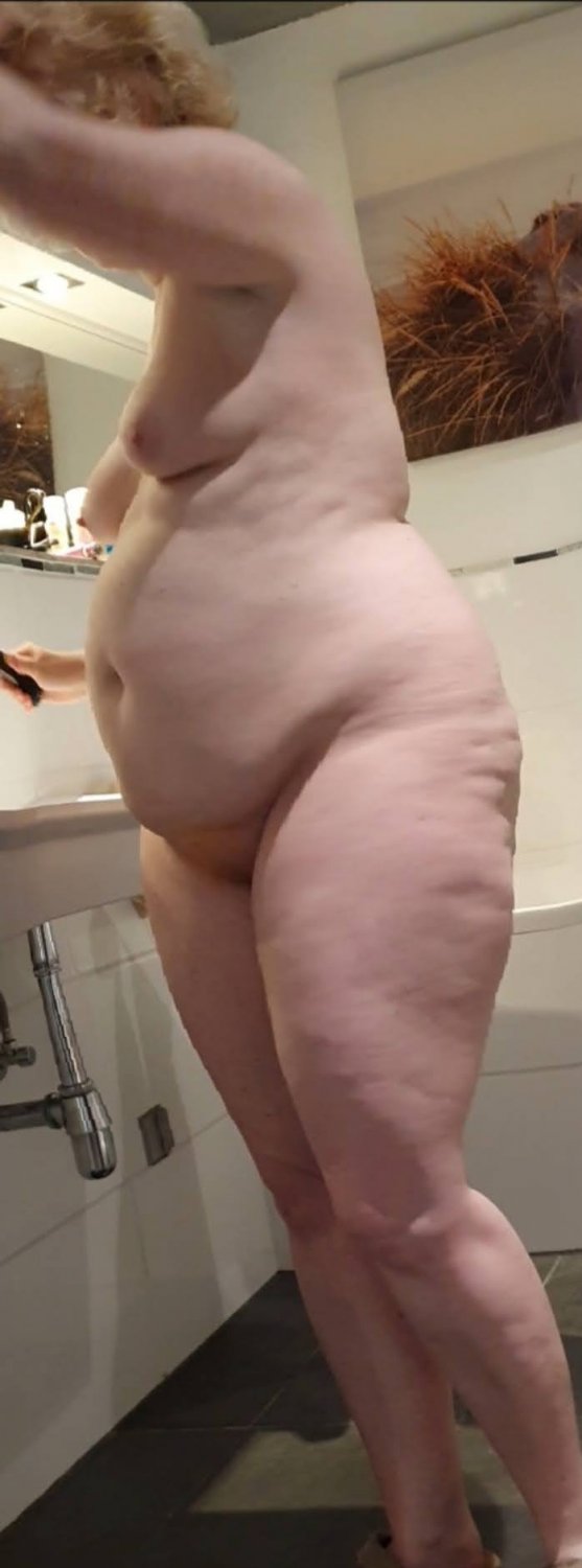Potrebbe diventare una web hussy di compagnia oppure 5