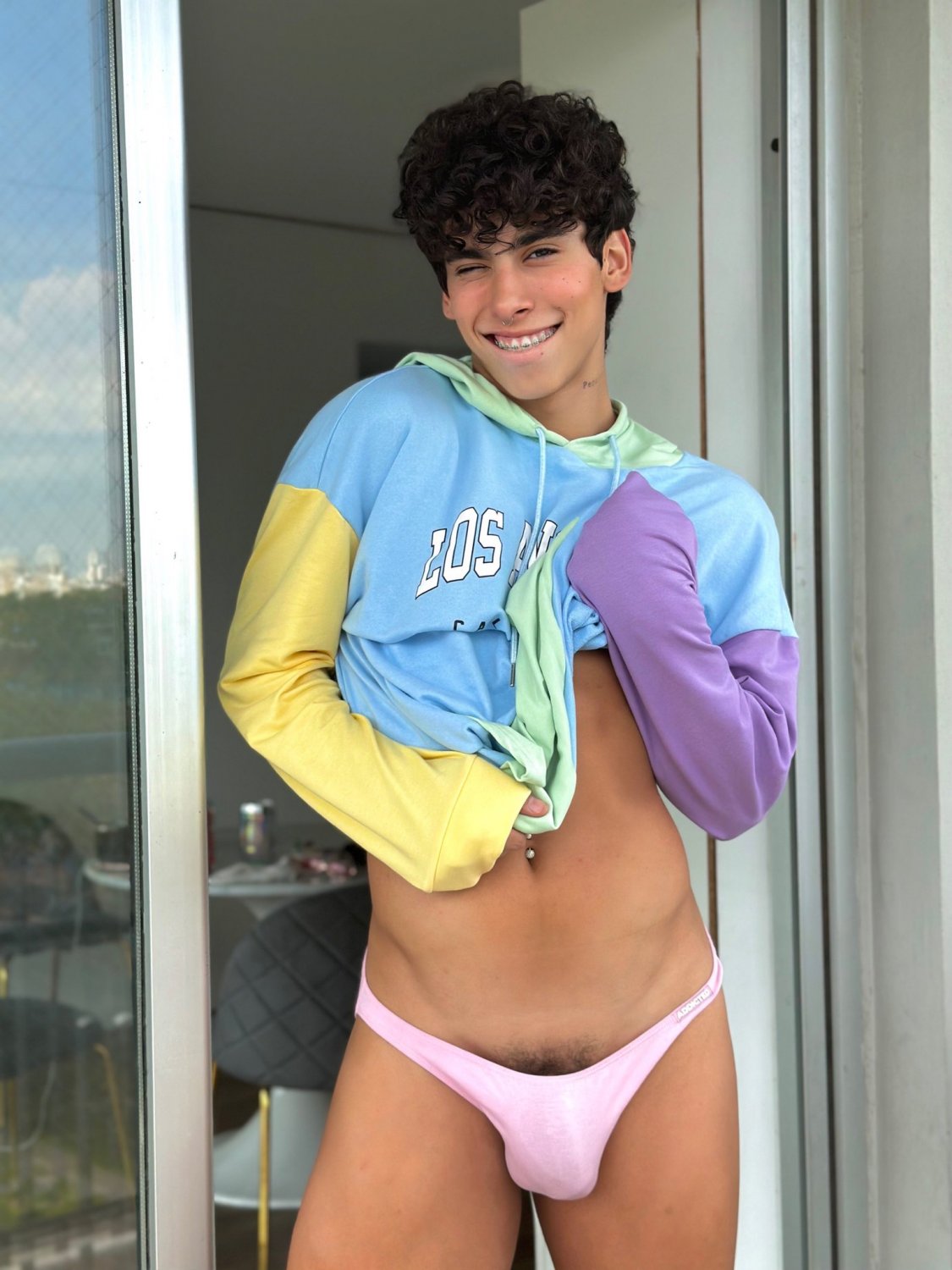 EMILIANO VELA 32