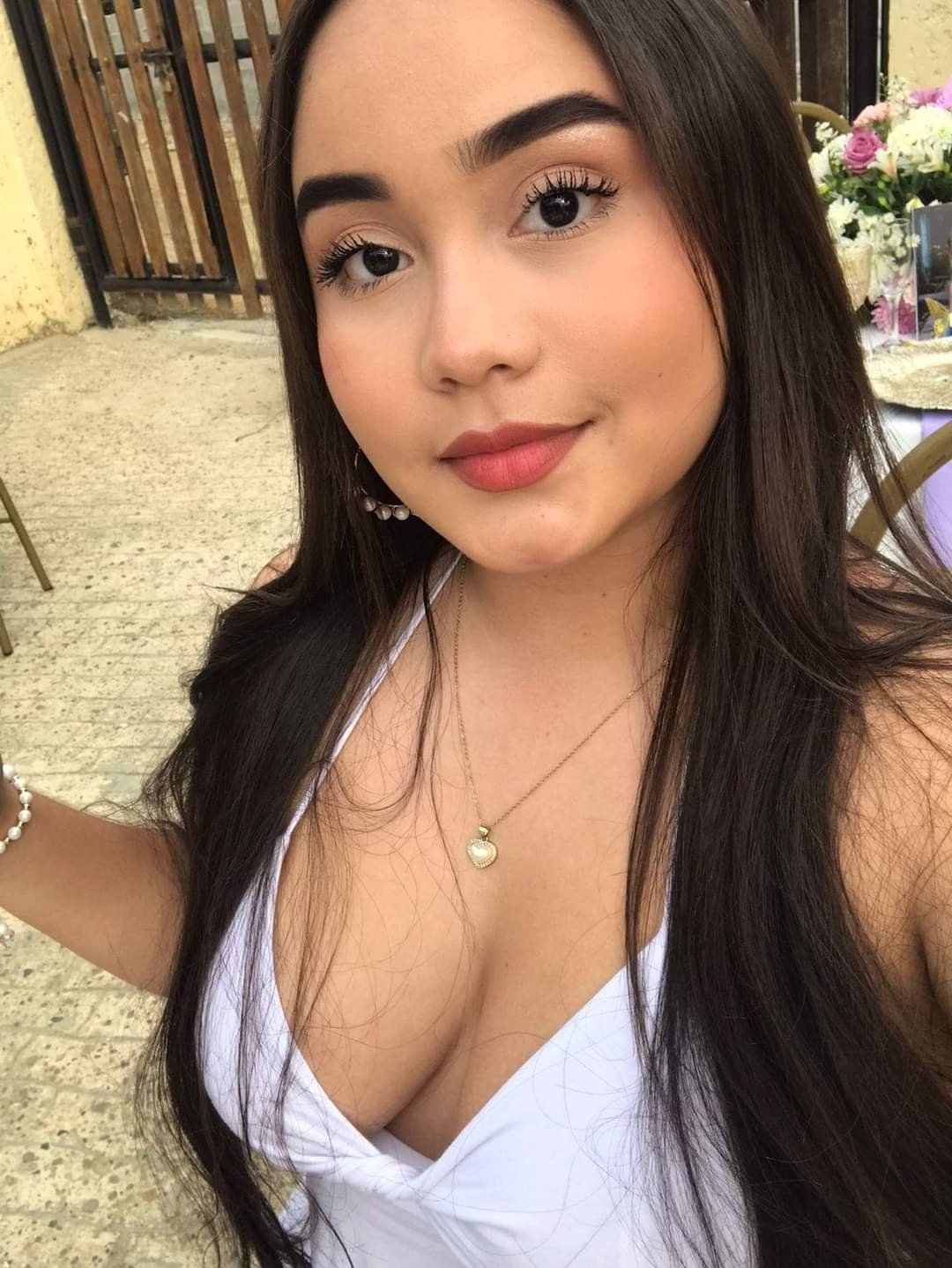 Big-titted Tetona babe flaunts her curves like a goddess 6