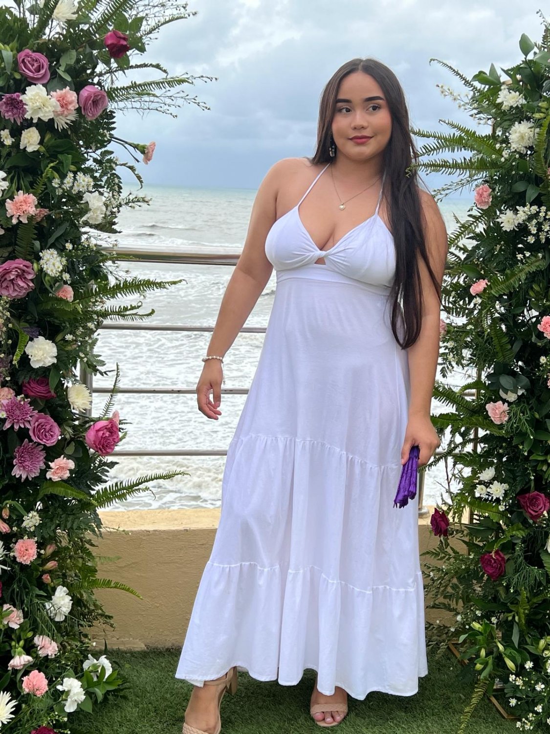 Big-titted Tetona babe flaunts her curves like a goddess 7