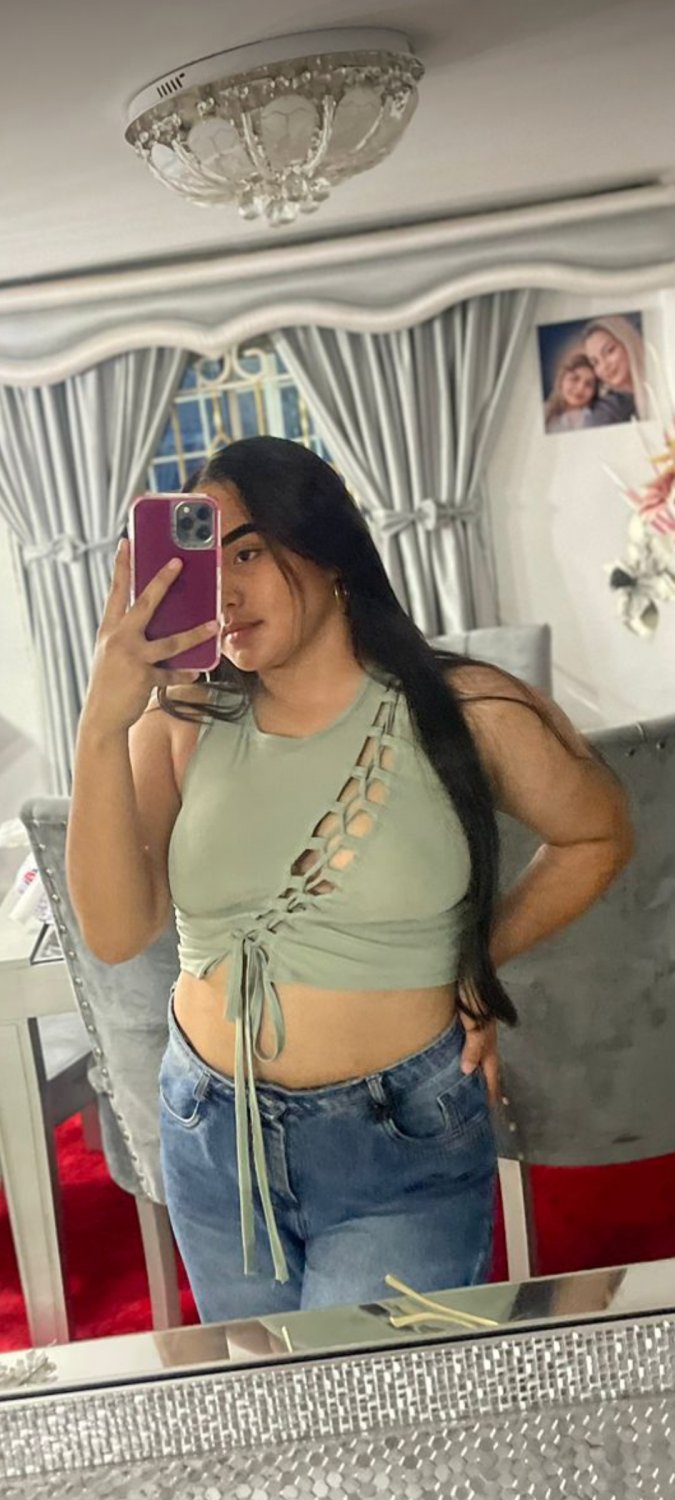 Big-titted Tetona babe flaunts her curves like a goddess 14