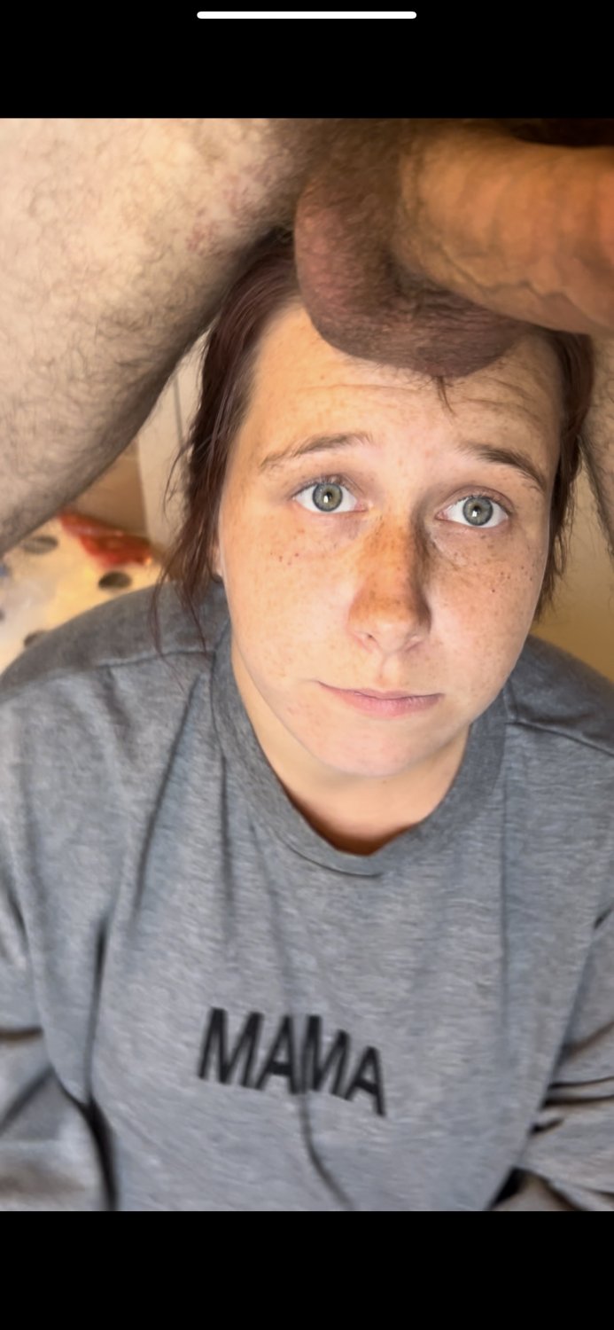 Ela sabe que ele está prestes a descarregar as suas idiotices na cara dela 1