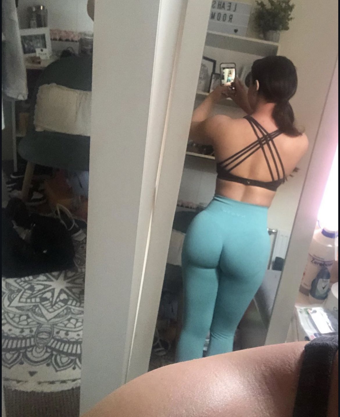 叔母の友達の電話でこれらの写真を捕まえた—それ以来夢中 5