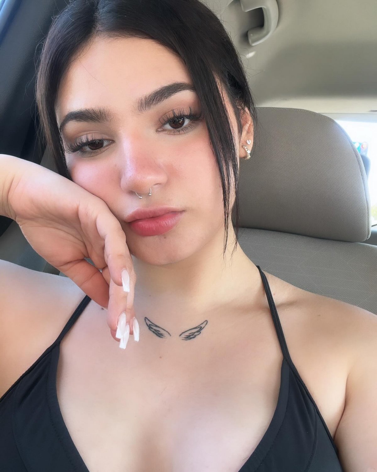 Lusty Latina stuns in a tight dress, ready to play 7