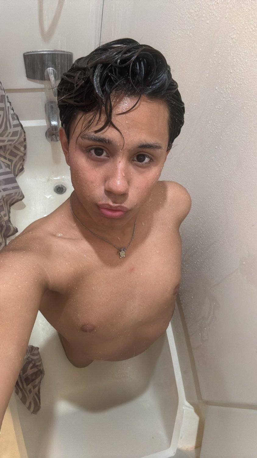 Femmina paffuta latino twink 14