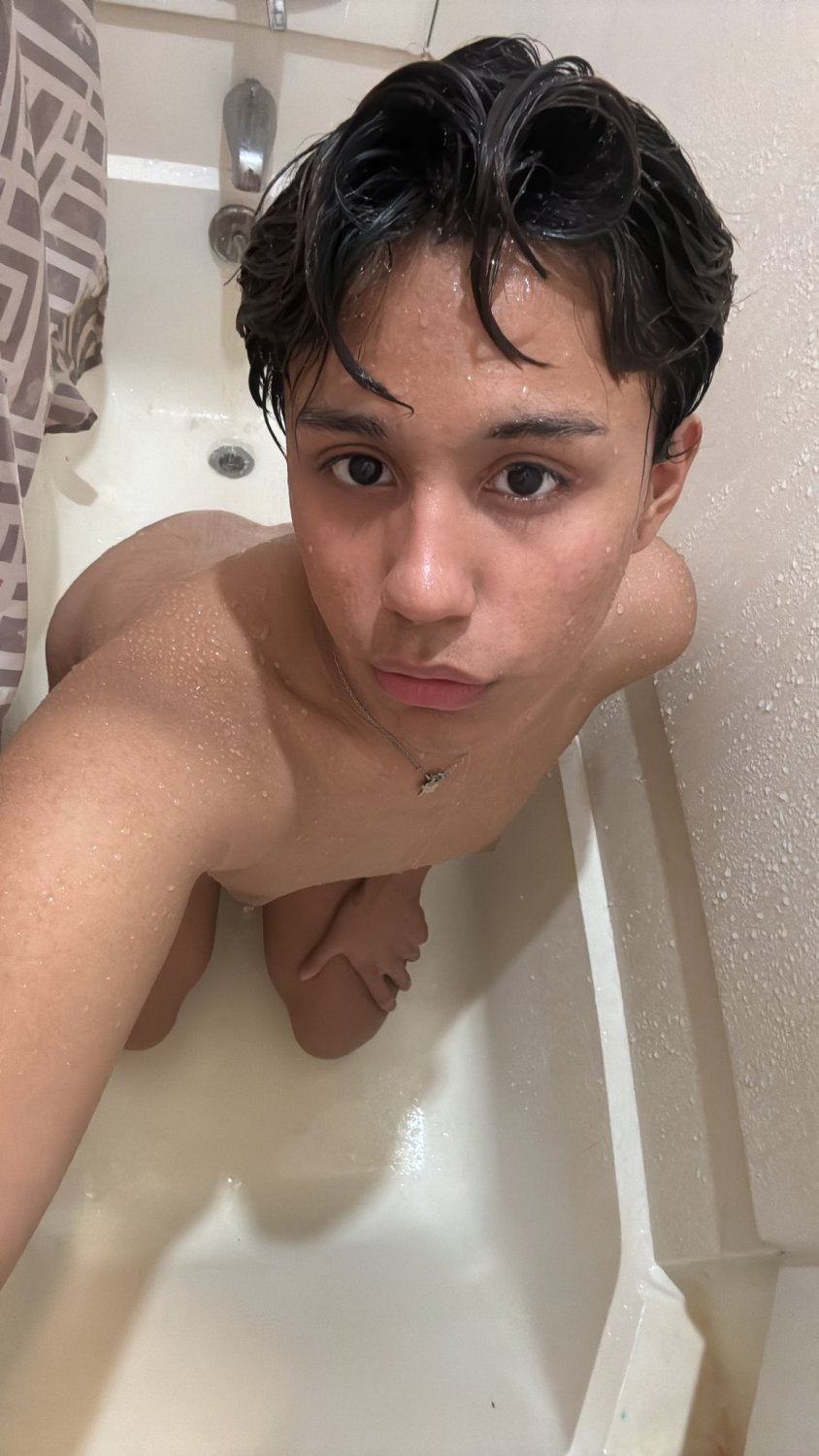 Femmina paffuta latino twink 15