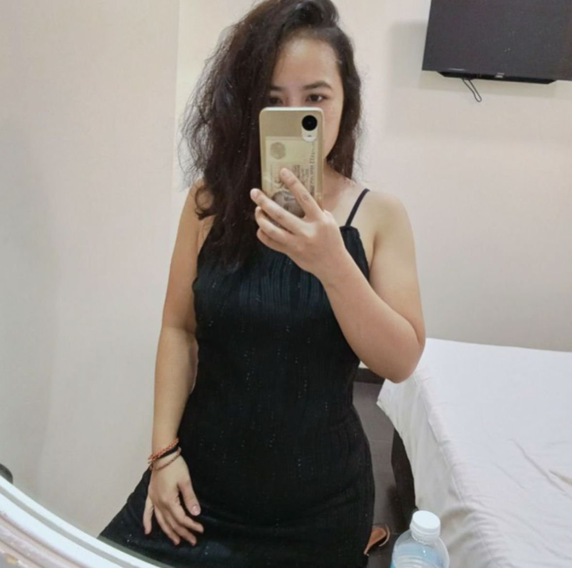 Indonesian Beauty Serves in Every Way 3