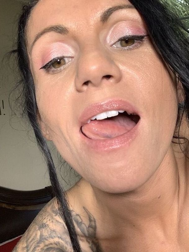 Florida MILF Shows Off Her Wild Side and Mega Clit 6