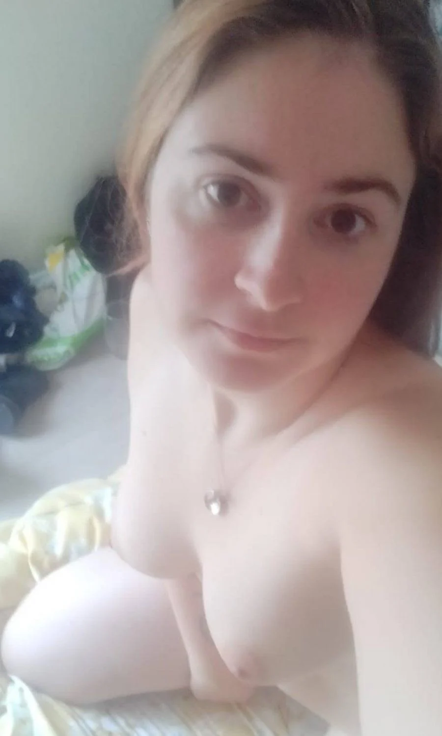 Webslut Taylor, adora a forma como a sua vagina fica molhada quando está destapada 6