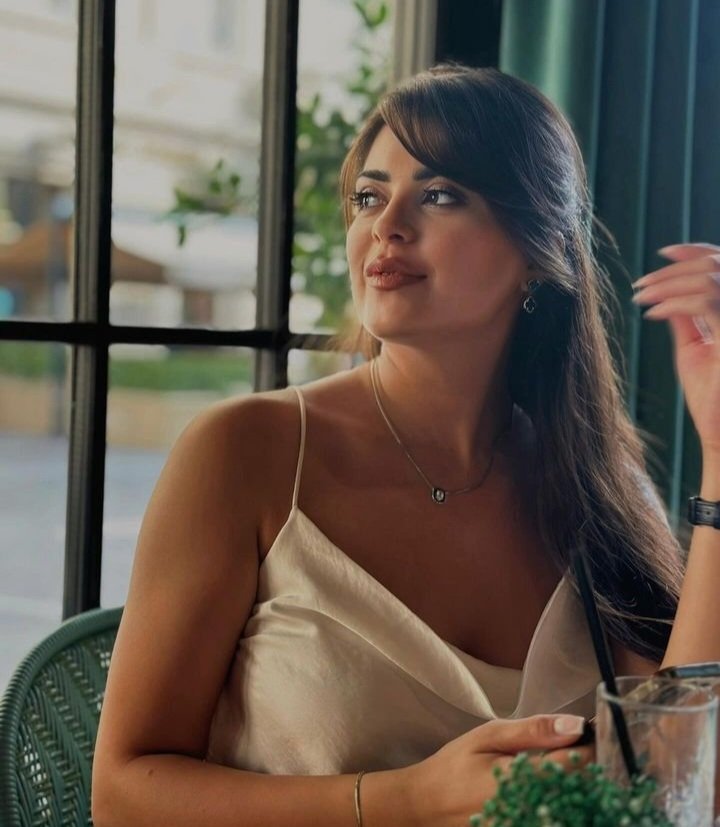 육즙 글래머 발 페디큐어 부인. 4