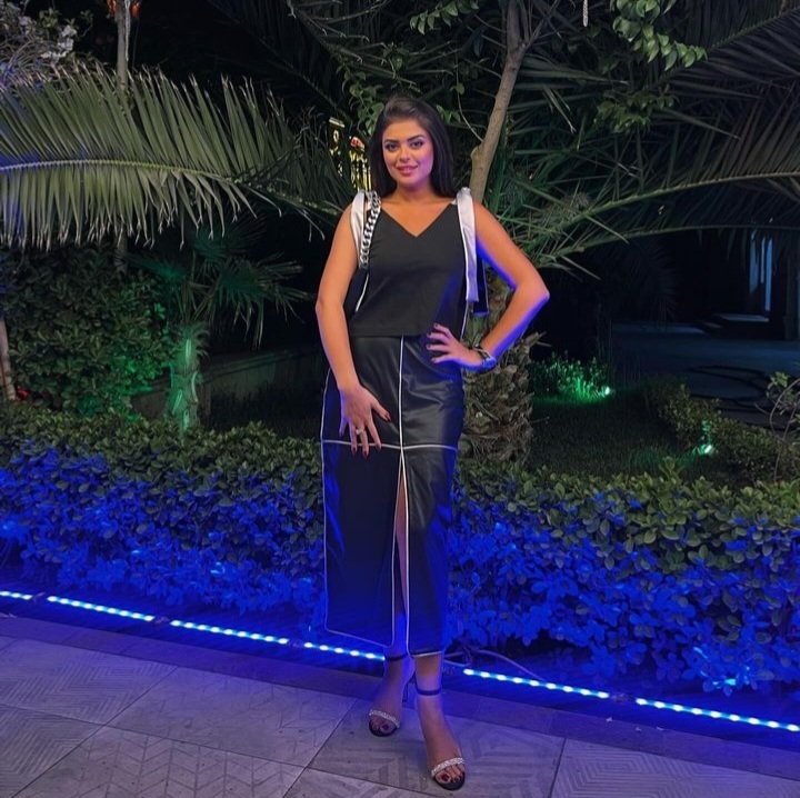 육즙 글래머 발 페디큐어 부인. 5