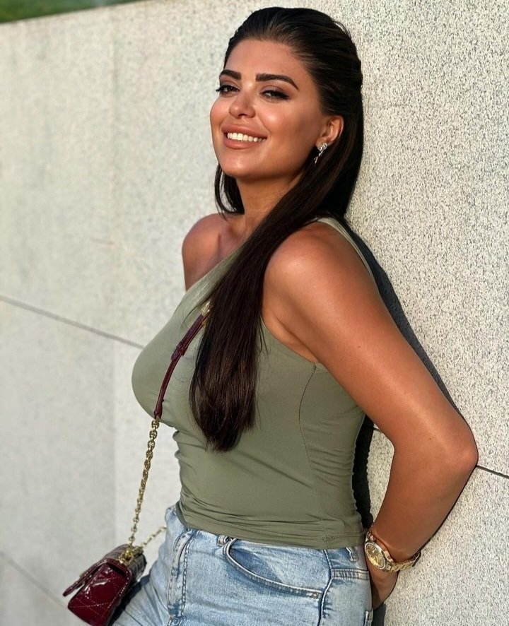 육즙 글래머 발 페디큐어 부인. 8