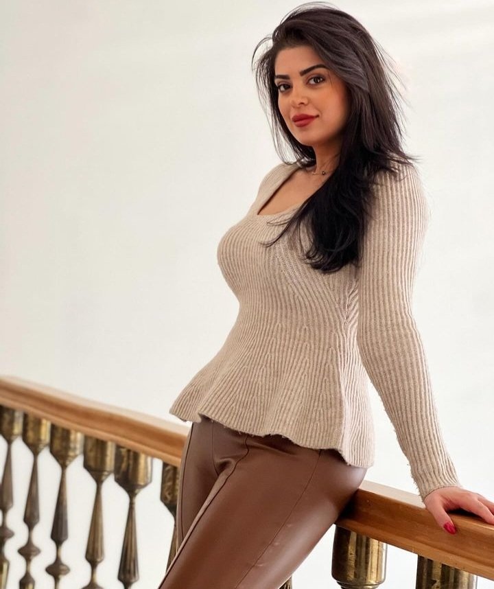 육즙 글래머 발 페디큐어 부인. 9