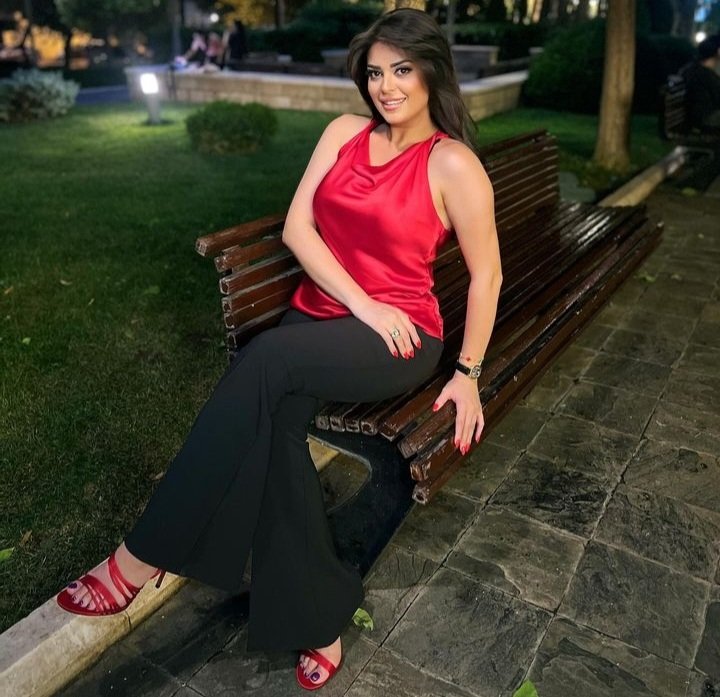 육즙 글래머 발 페디큐어 부인. 11