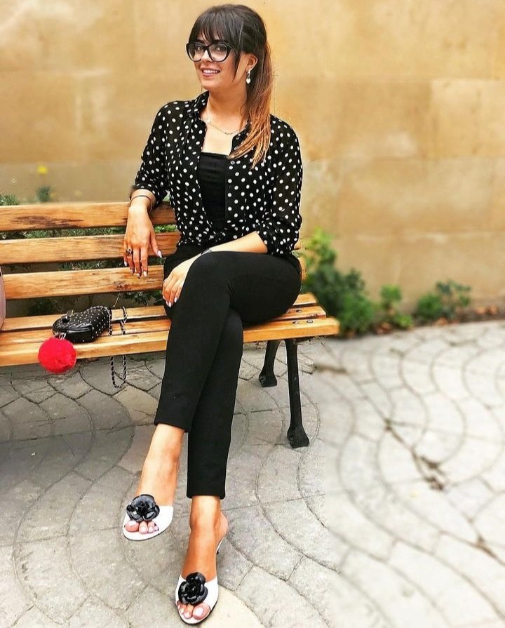 육즙 글래머 발 페디큐어 부인. 17