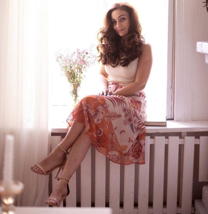 Pedicure Turns Dirty — Her Glamorous Feet Will Tempt You 1