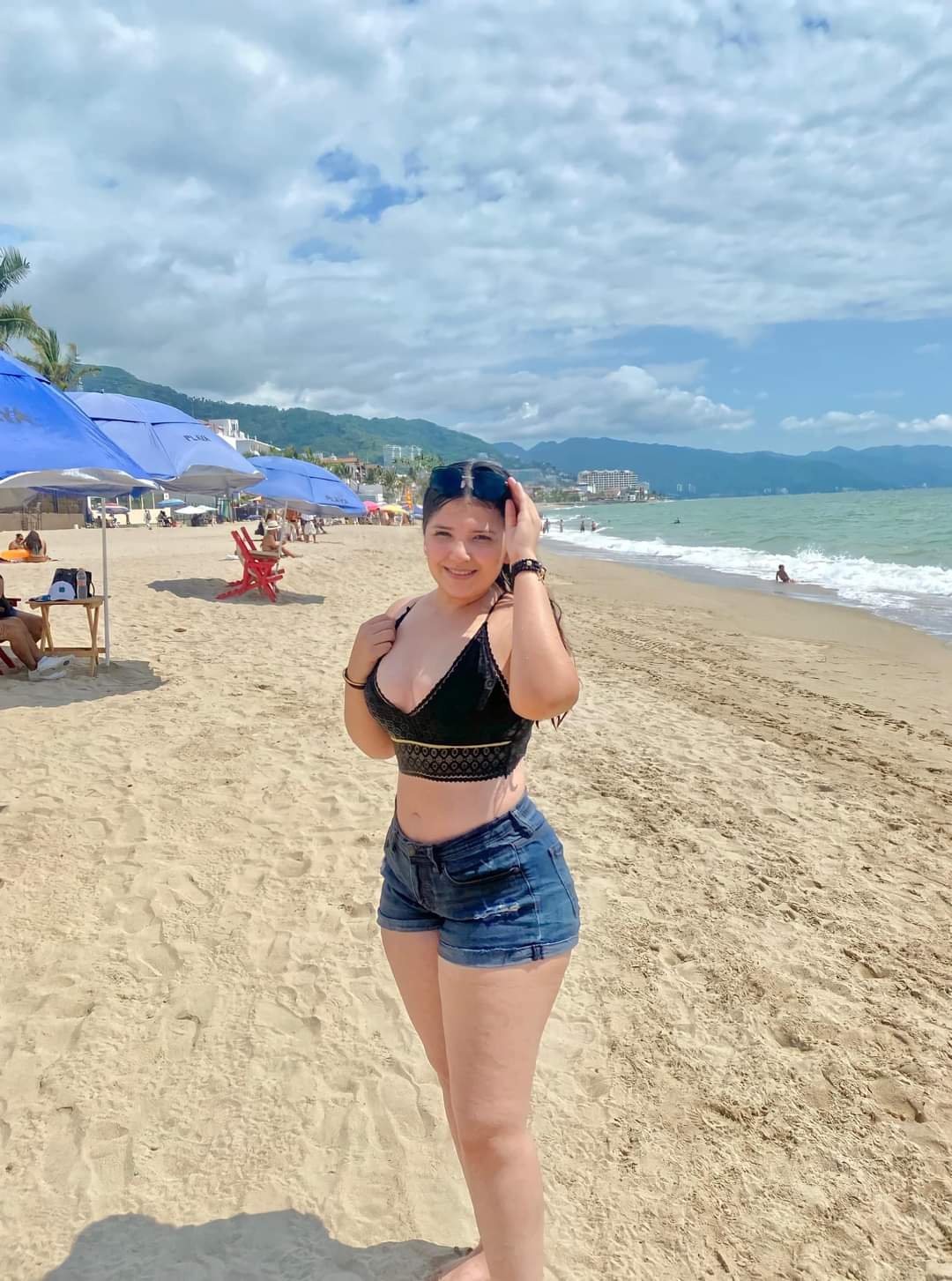 Bootylicious Latina Shakes Her Round Ass Just for You 5