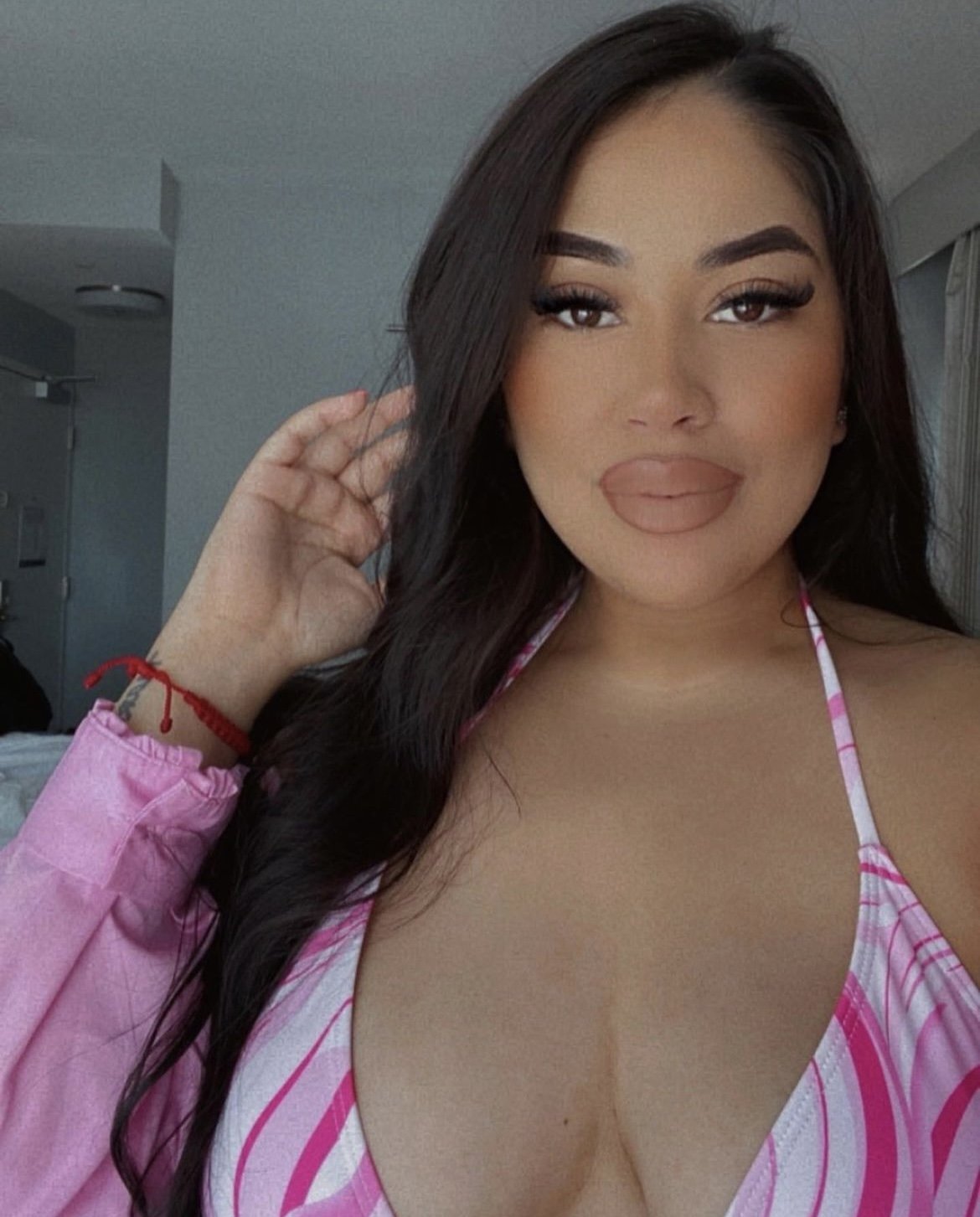 Jovem latina vilã sumarenta 3