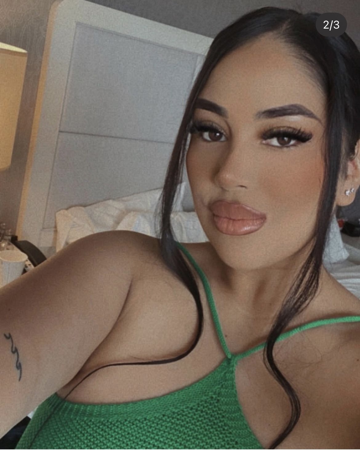 Jovem latina vilã sumarenta 13