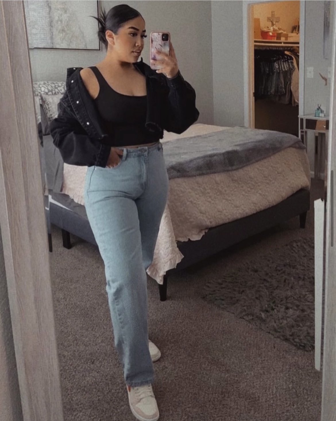 Jovem latina vilã sumarenta 17