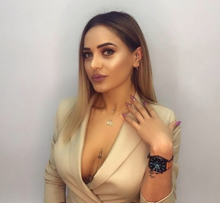 Lezzetli cazibeli ayak pedikürü genç kız 34