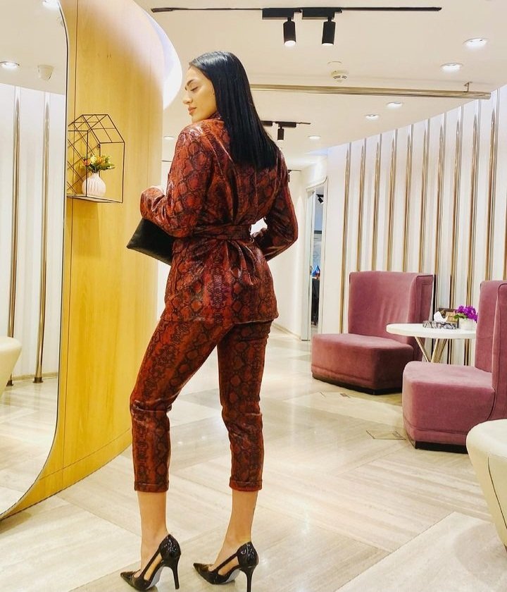 Lezzetli cazibeli ayak pedikürü genç kız 37