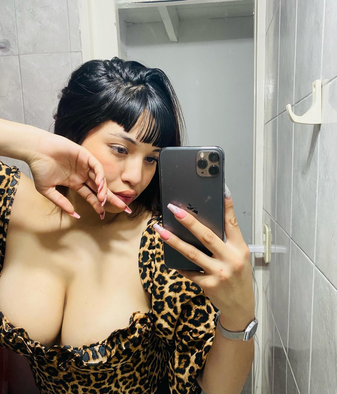 Big-Busted MILF Teases with Flirty Selfies 11
