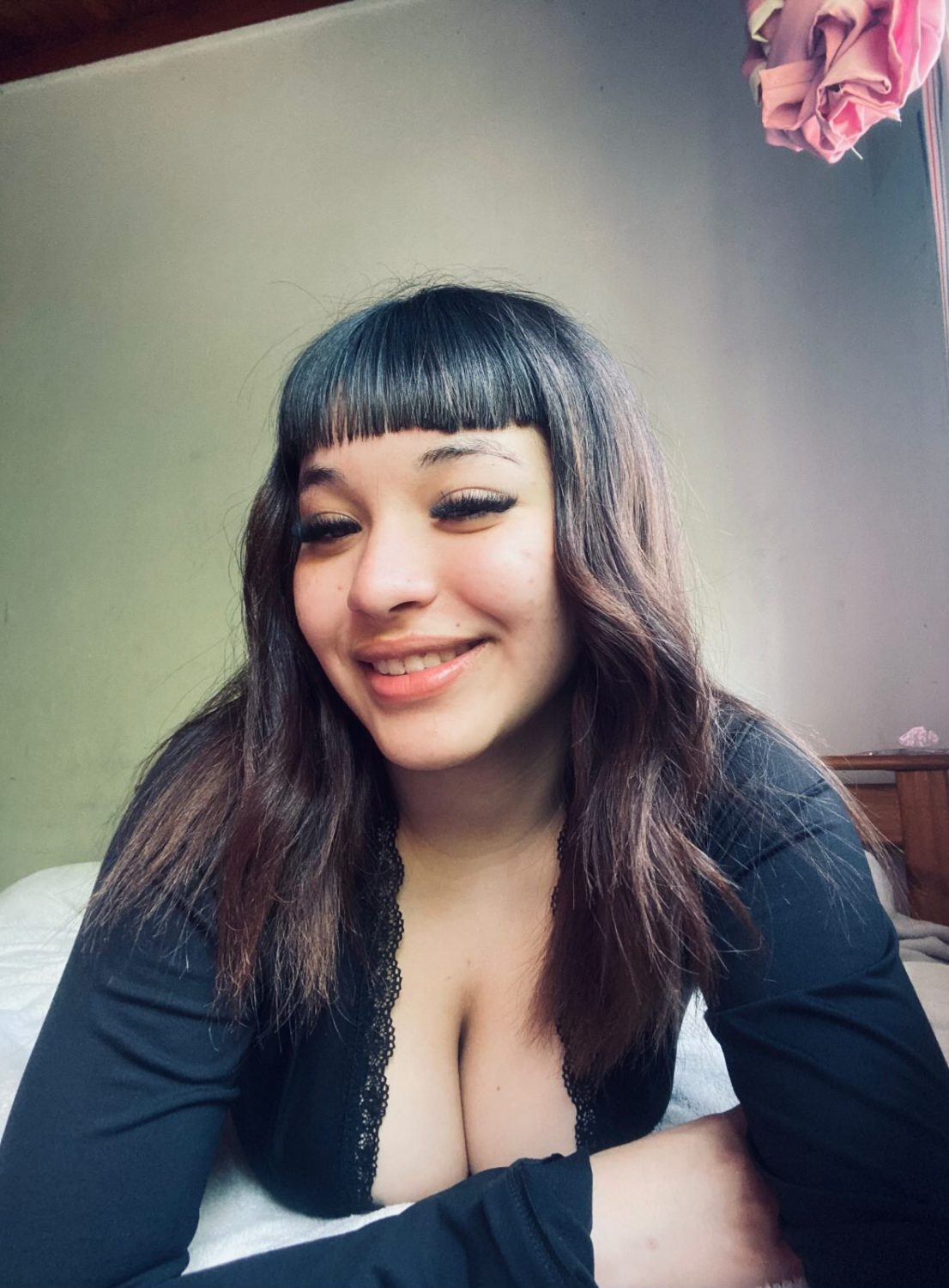 Big-Busted MILF Teases with Flirty Selfies 16