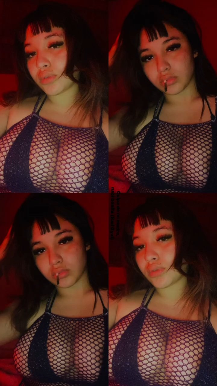 Big-Busted MILF Teases with Flirty Selfies 37