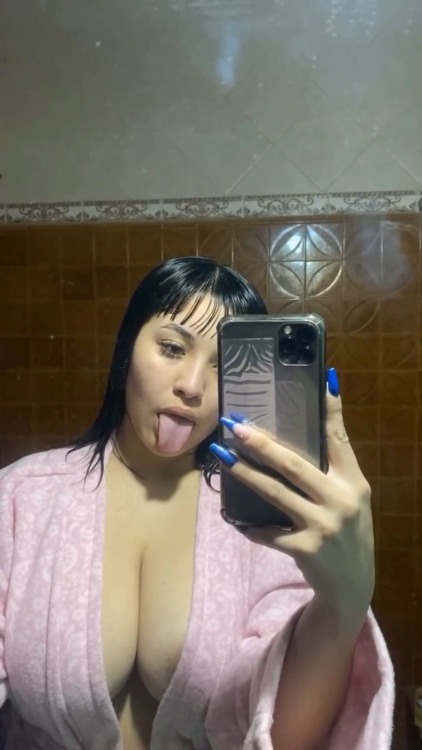 Big-Busted MILF Teases with Flirty Selfies 41