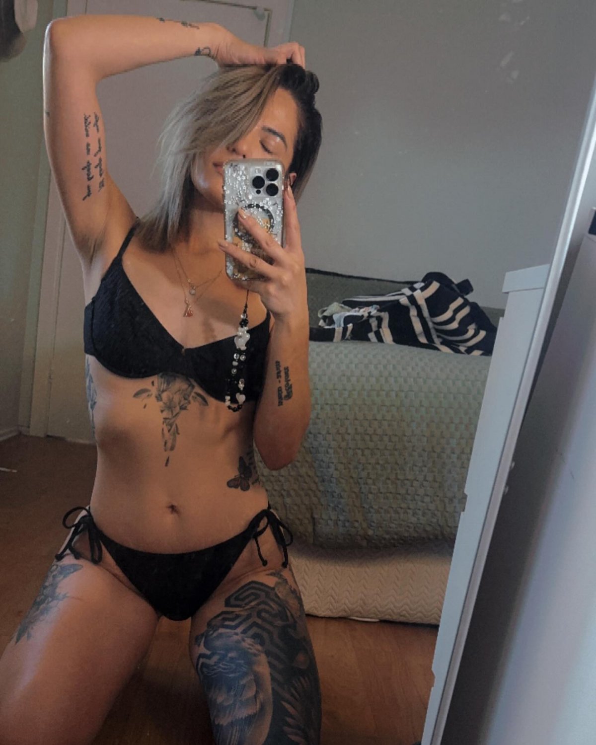 Yarı Avustralyalı/Japon Milf 4