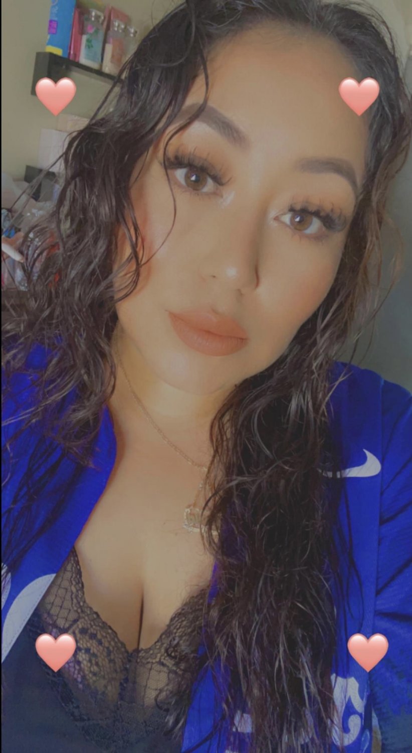 Latina milf grandi tette e viso timido 3