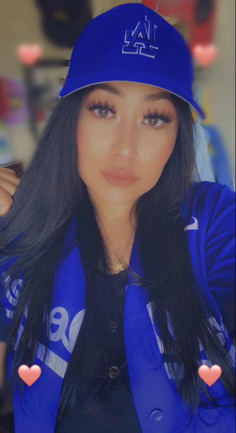 Latina milf grandi tette e viso timido 4