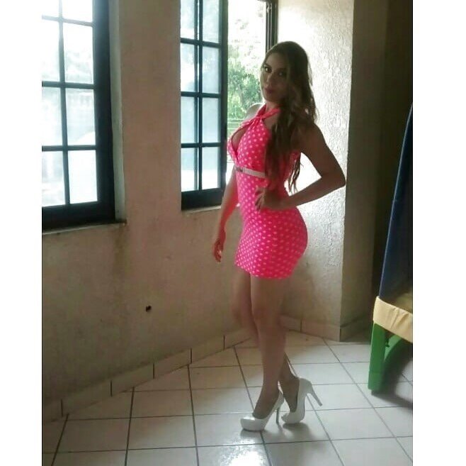 Busty Blonde Caught Naked and Glowing in Tampico 6