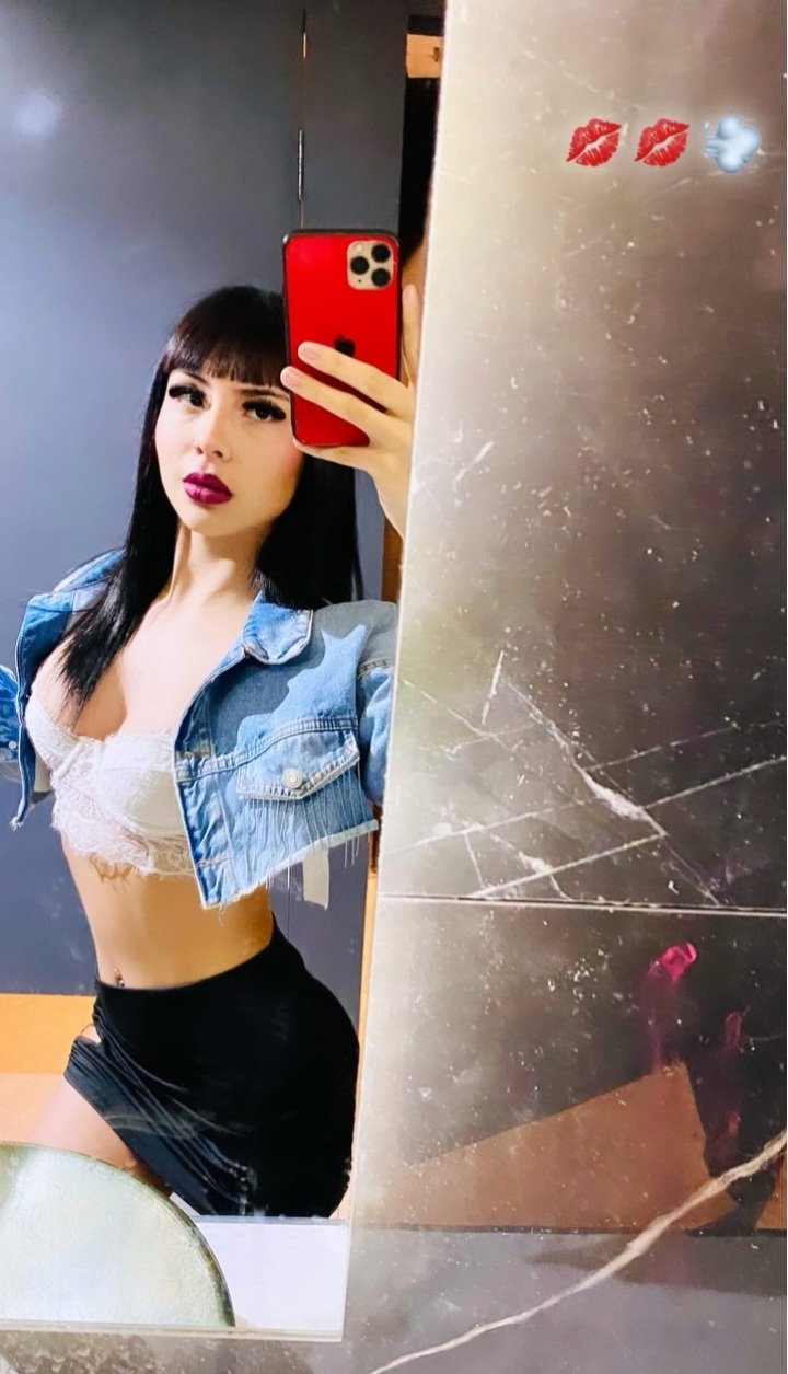 アゴスティナルナがインスタでファイア、ベッドでフィルシー 2