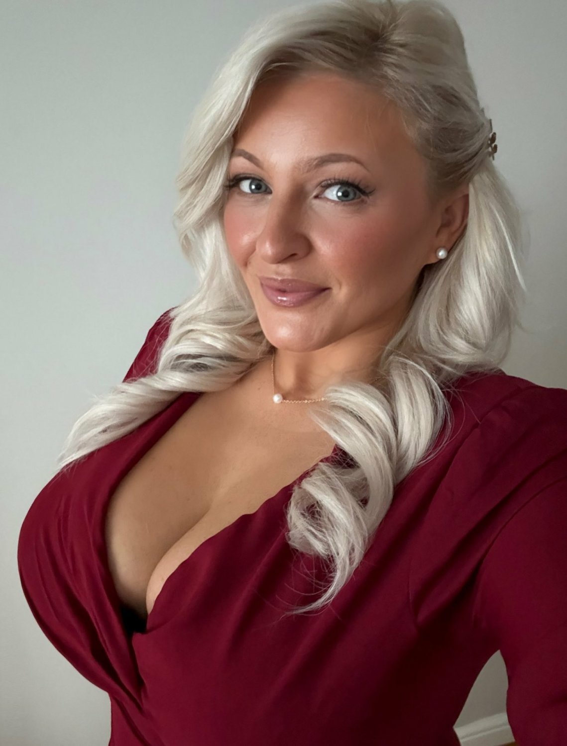 NoProbsJu - Julie anglaise à la poitrine généreuse 30